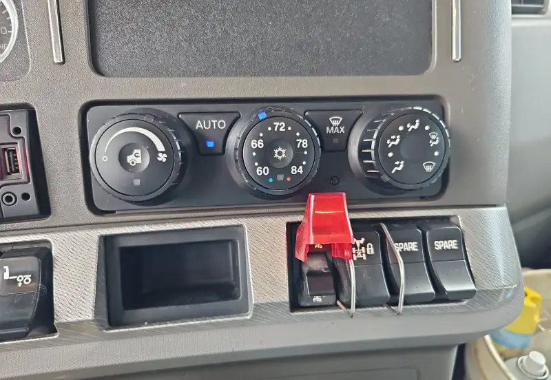 2015 Kenworth T880 photo 55