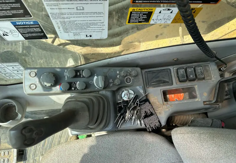 2017 John Deere 470G LC photo 74