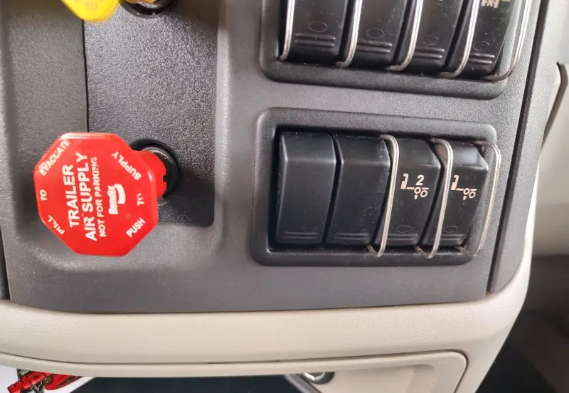 2021 Peterbilt 567 photo 40