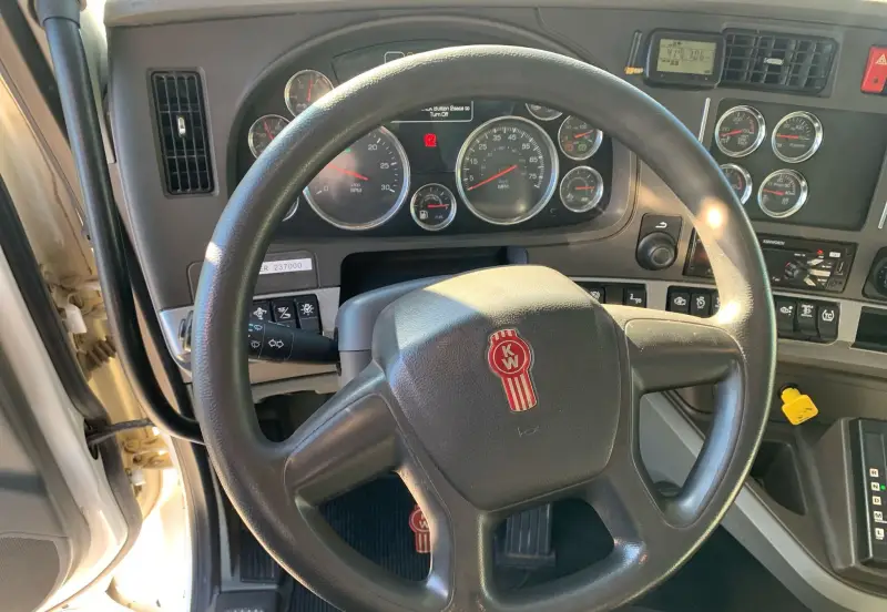 2016 Kenworth T880 photo 40