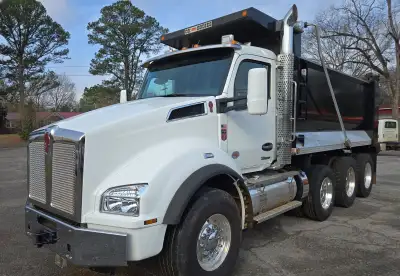 2025 Kenworth T880
