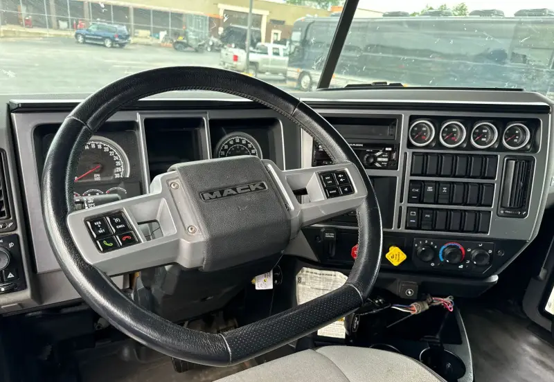 2019 Mack Granite photo 61