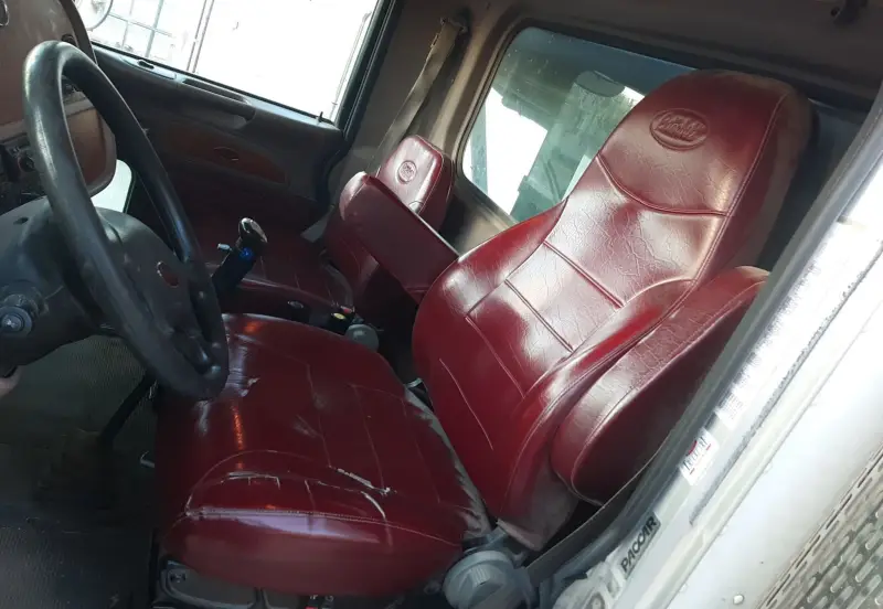 2006 Peterbilt photo 34