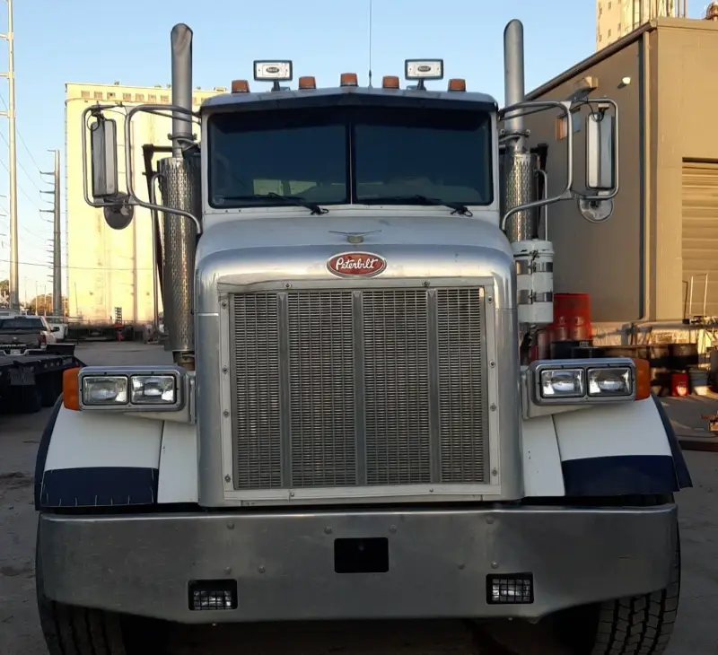 2006 Peterbilt photo 2