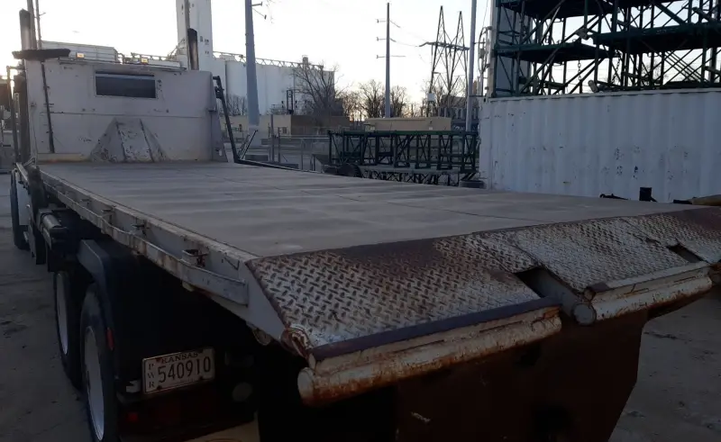 2006 Peterbilt photo 19