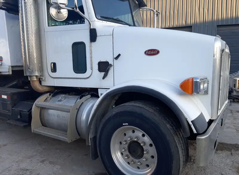 2006 Peterbilt photo 13