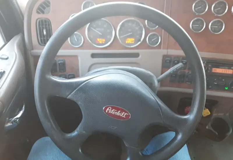 2006 Peterbilt photo 36
