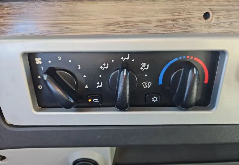 2016 Freightliner Coronado 122SD photo 40