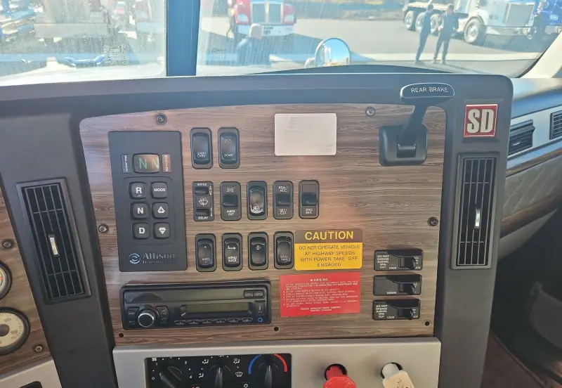 2016 Freightliner Coronado 122SD photo 36