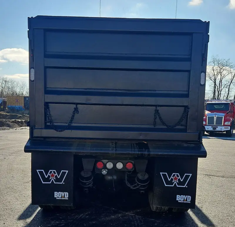 2016 Freightliner Coronado 122SD photo 6