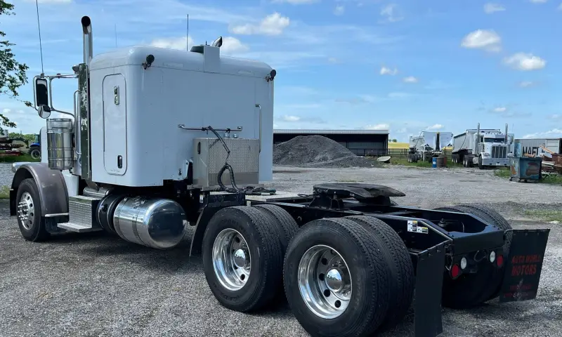 2015 Peterbilt 389 photo 7