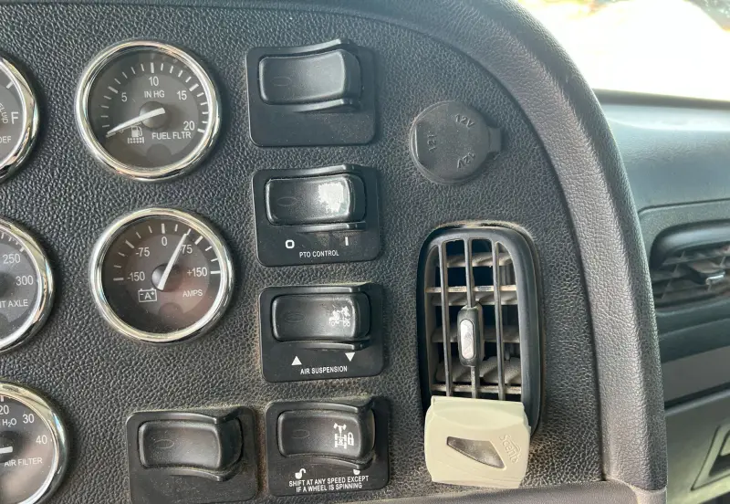 2015 Peterbilt 389 photo 34
