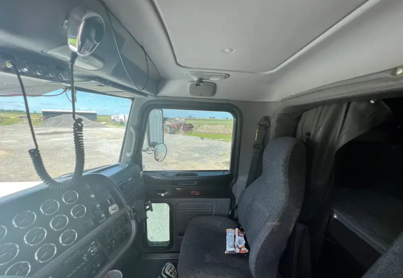 2015 Peterbilt 389 photo 23