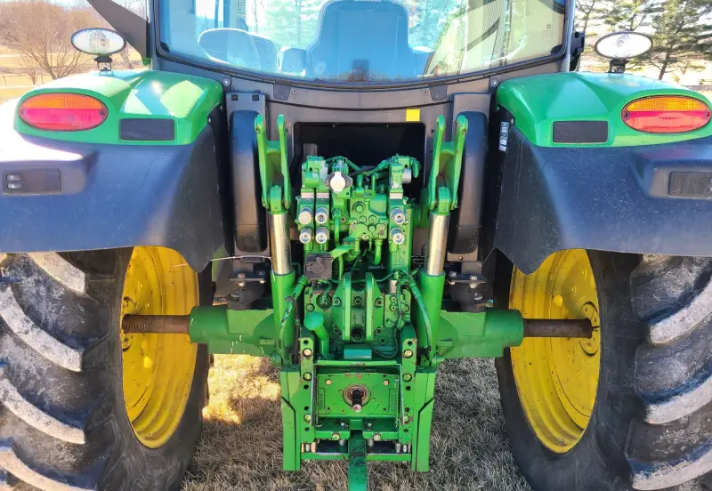 2015 John Deere 6125R photo 26