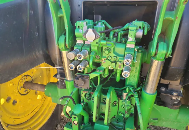 2015 John Deere 6125R photo 29