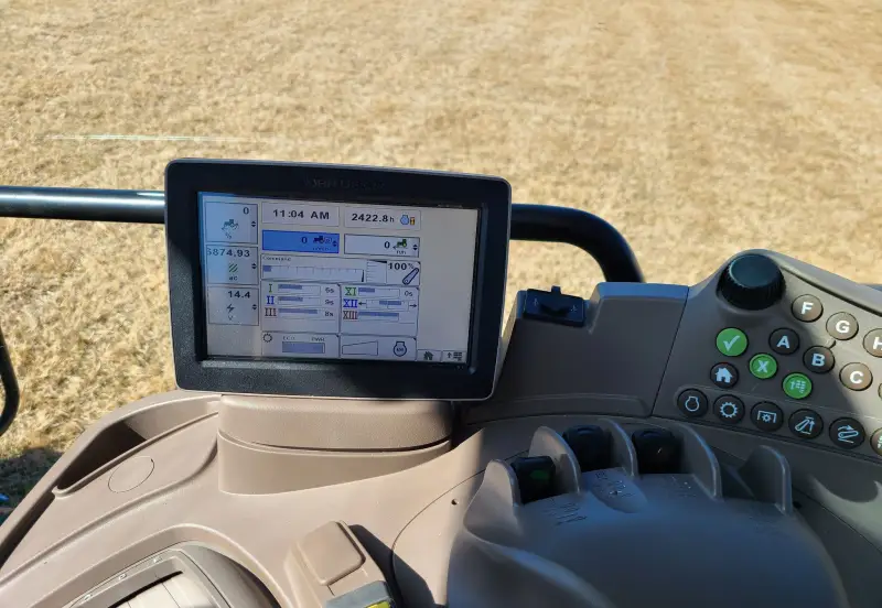 2015 John Deere 6125R photo 17