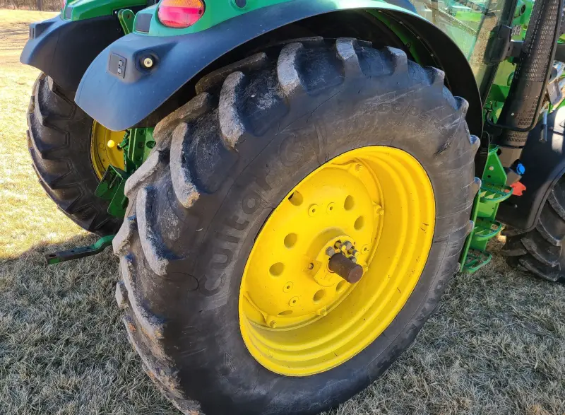 2015 John Deere 6125R photo 47