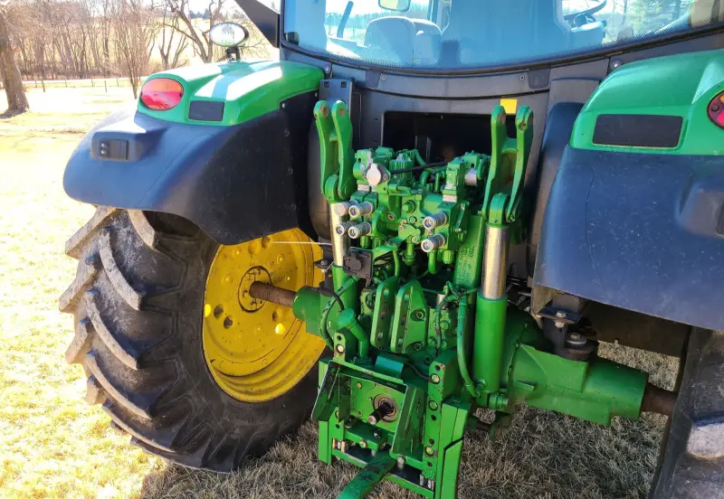 2015 John Deere 6125R photo 28
