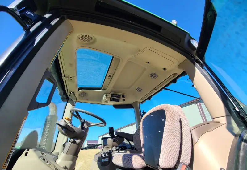 2015 John Deere 6125R photo 11