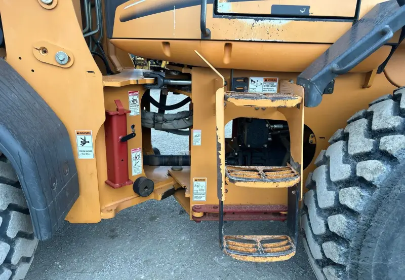 2007 Case 621D XT photo 28