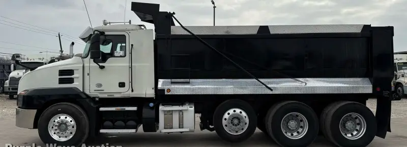 2019 Mack Anthem photo 8