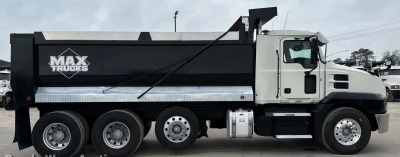 2019 Mack Anthem photo 4
