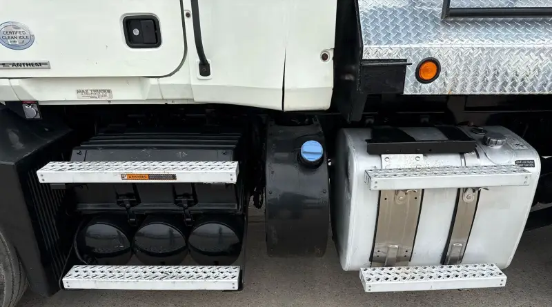 2019 Mack Anthem photo 9
