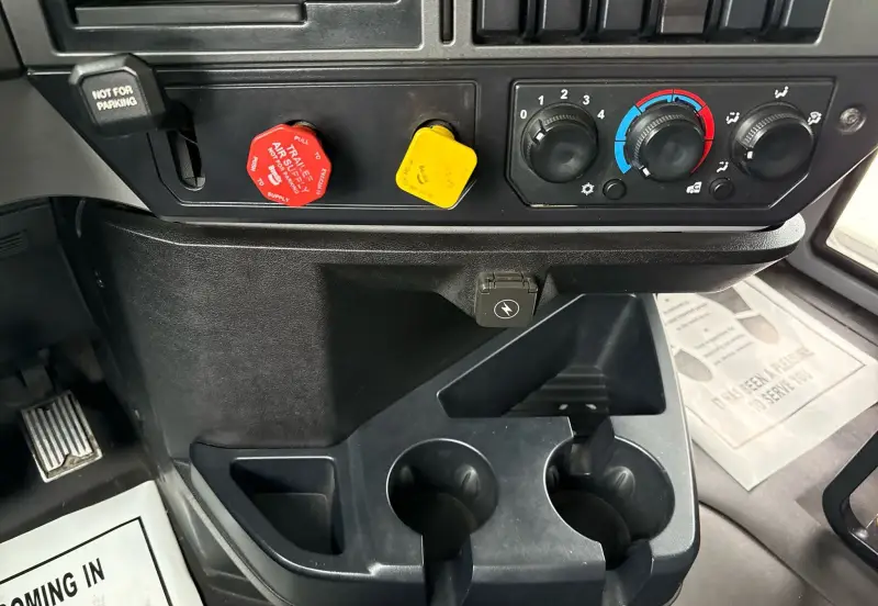 2019 Mack Anthem photo 49