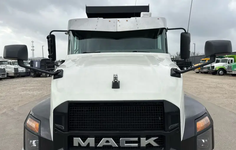 2019 Mack Anthem photo 14
