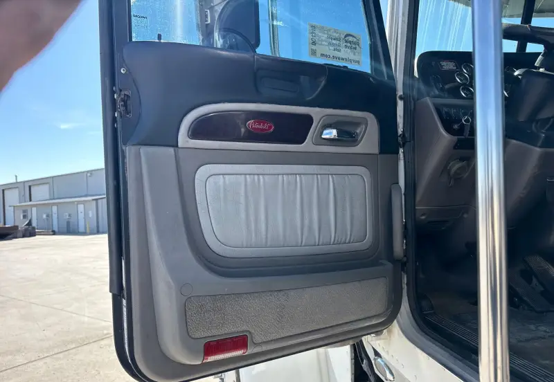 2018 Peterbilt 389 photo 35