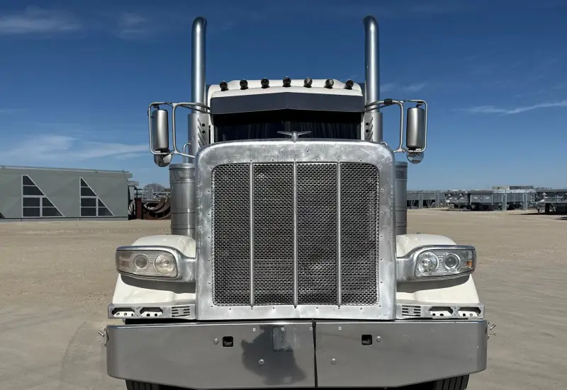 2018 Peterbilt 389 photo 2