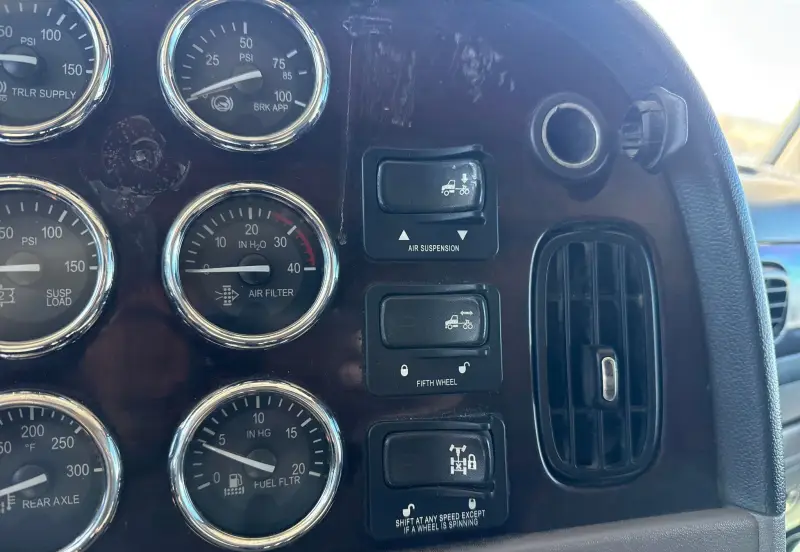 2018 Peterbilt 389 photo 49