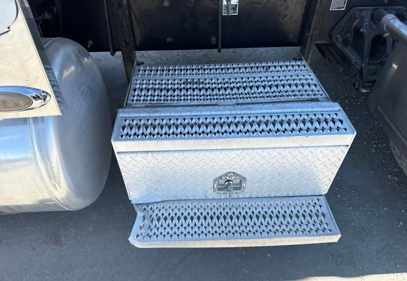 2018 Peterbilt 389 photo 10