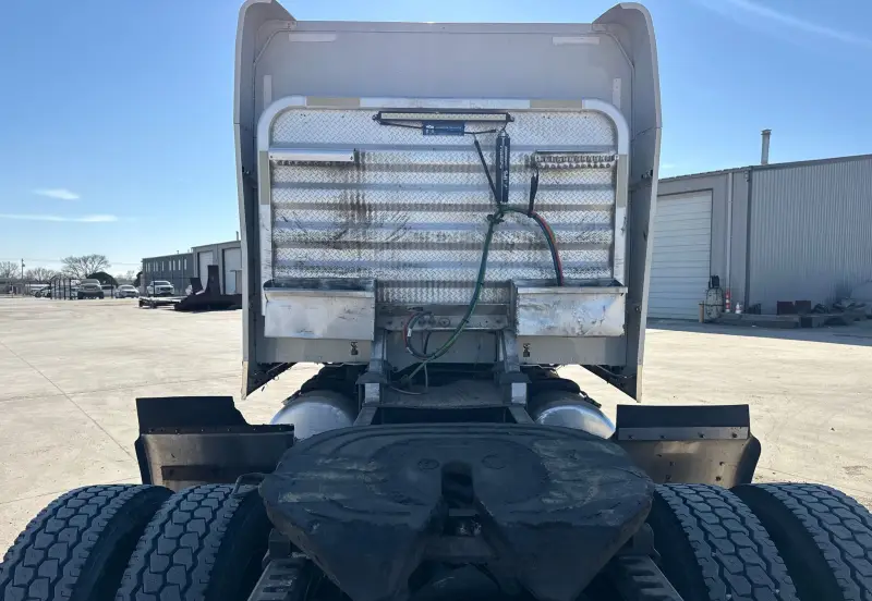 2018 Peterbilt 389 photo 15