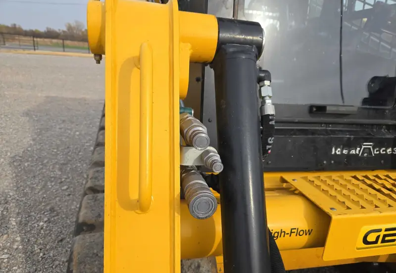 2023 Gehl VT320 photo 10