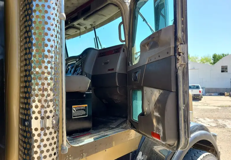 2008 Kenworth T800 photo 35