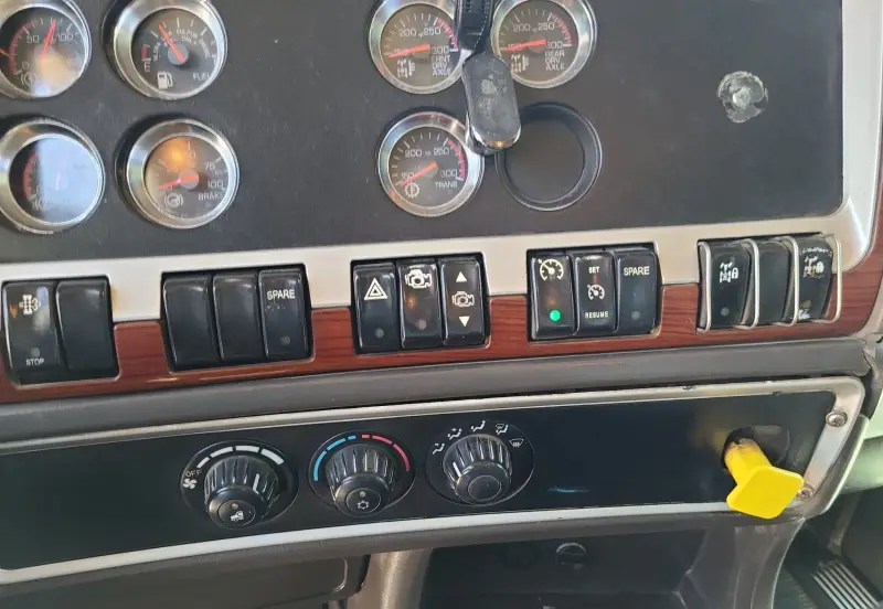 2008 Kenworth T800 photo 32