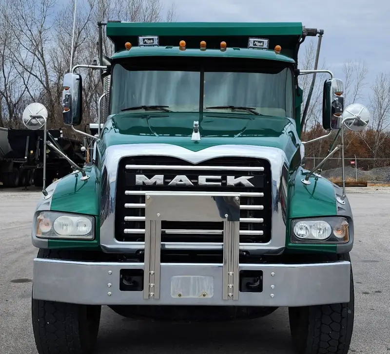 2018 Mack GU713 photo 2
