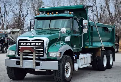 2018 Mack GU713