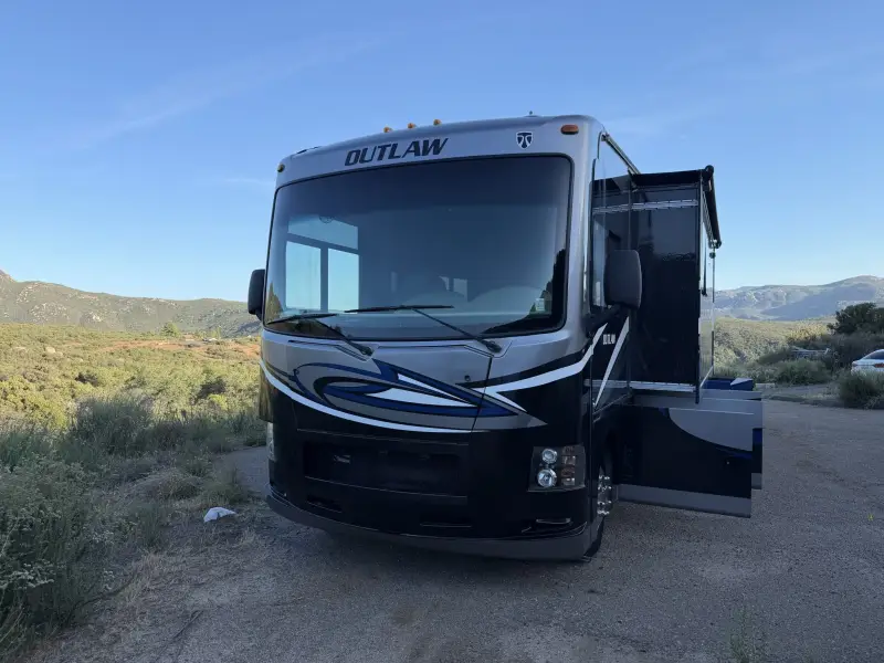 2017 Thor Outlaw 37BG photo 106