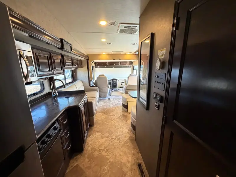 2017 Thor Outlaw 37BG photo 57