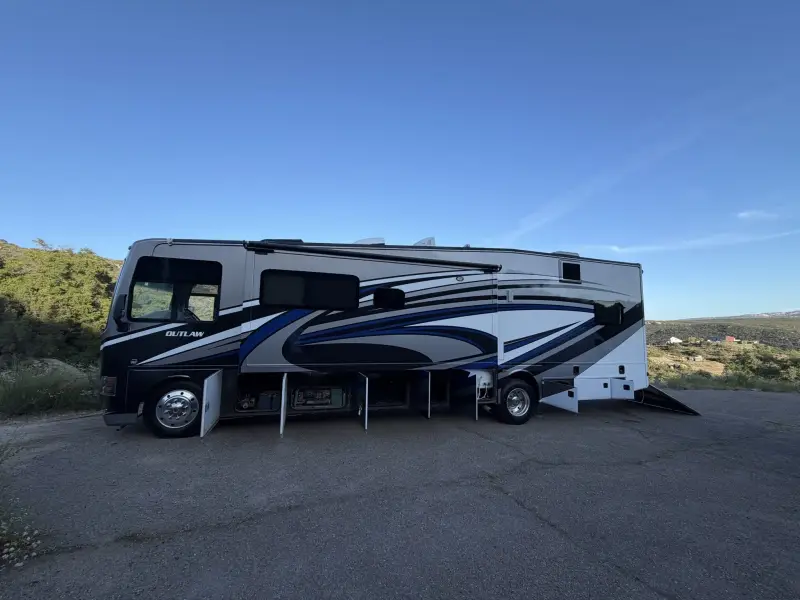 2017 Thor Outlaw 37BG photo 105