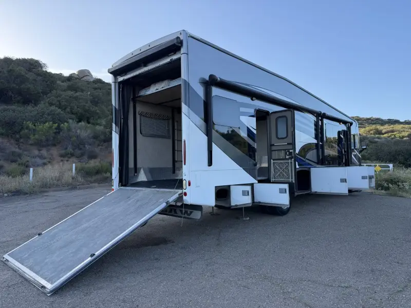 2017 Thor Outlaw 37BG photo 108