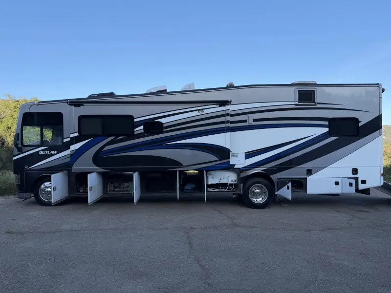 2017 Thor Outlaw 37BG photo 104