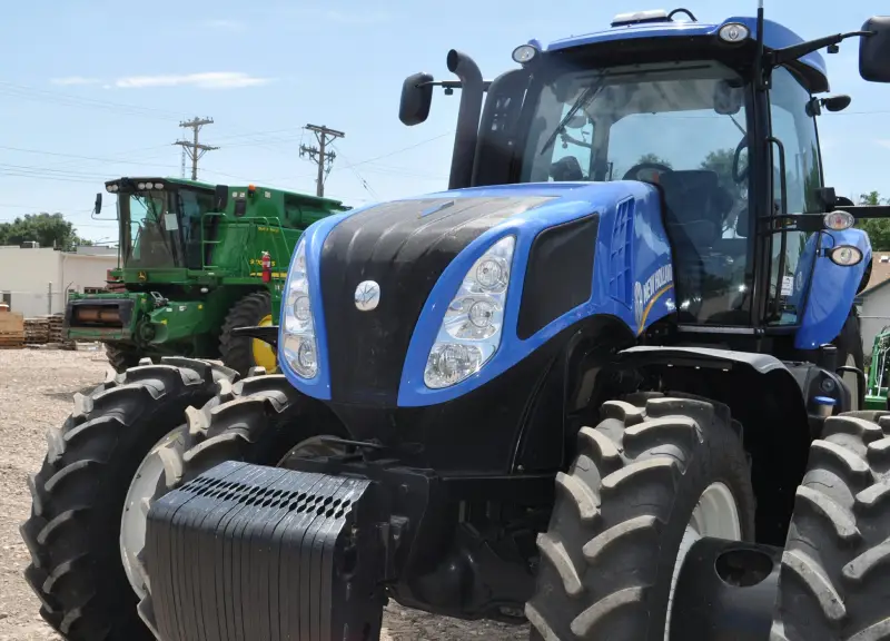 2012 New Holland T8.330 photo 33