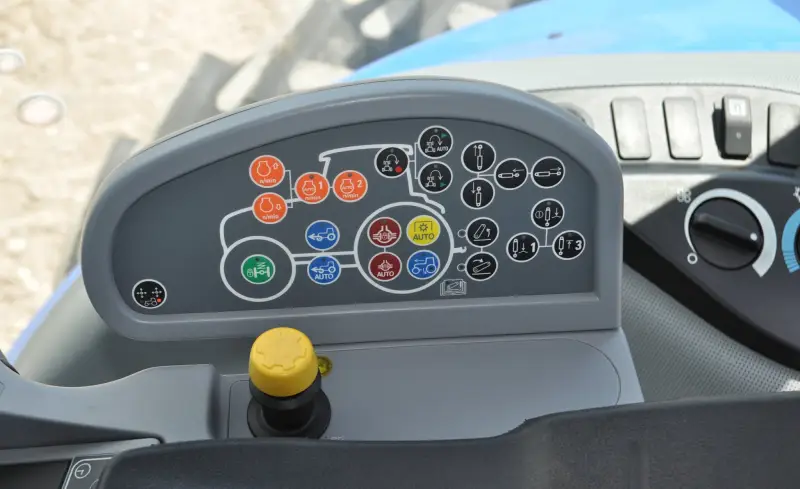 2012 New Holland T8.330 photo 12