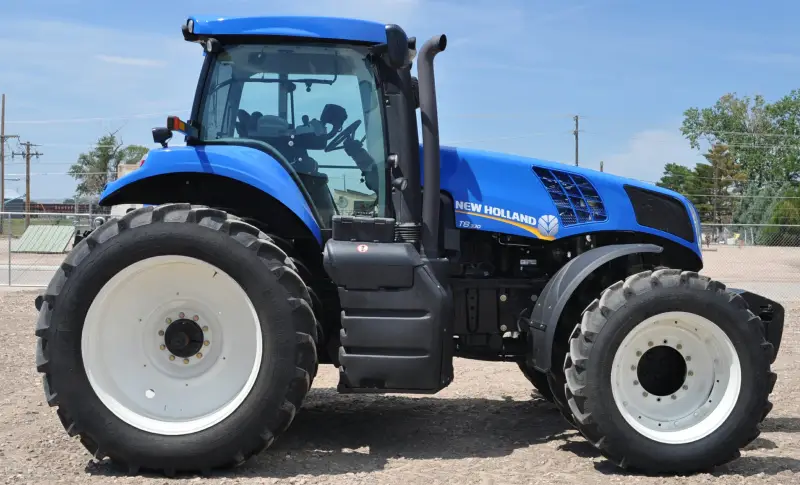2012 New Holland T8.330 photo 7