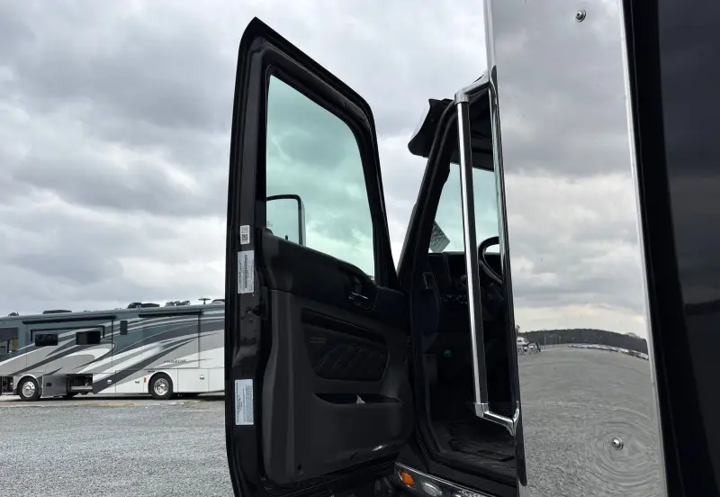 2023 International HX520 photo 73