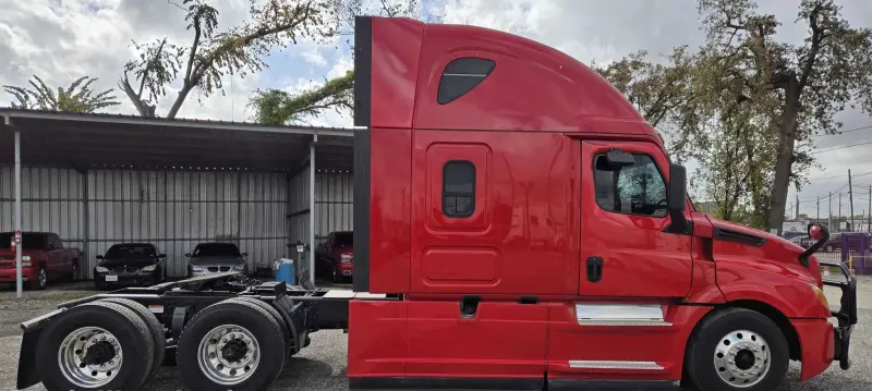2022 Freightliner Cascadia photo 4