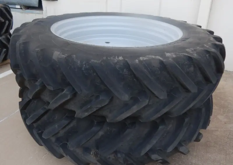 2019 Massey-Ferguson 7724S photo 85